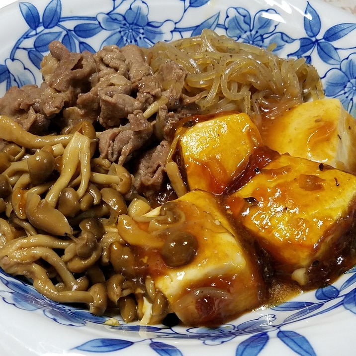 コクのある煮汁がからまって美味しい、肉豆腐！